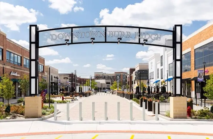 Skyline and landmark view of Burr Ridge, Illinois